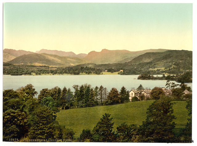 LKD_Windermere_10678_and_Langdale_Pikes_Lake_District