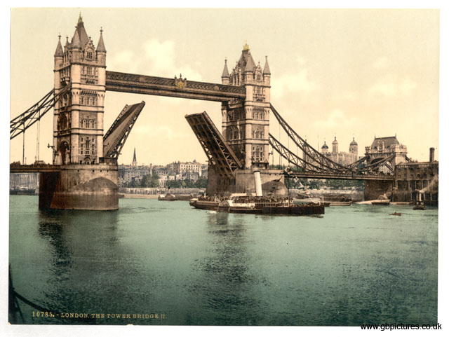 LND_London_10785_Tower_Bridge_II_(closed)