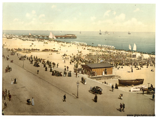 NFK_Yarmouth_10240_Britannia_Pier_and_parade