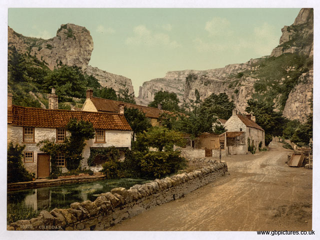 SOM_Cheddar_10270_The_village_and_Lion_Rock