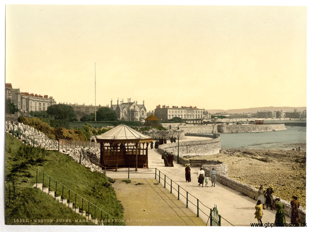 SOM_Weston-super-Mare_10393_Parade_from_Anchor_Head