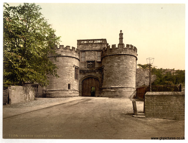 YKS_Skipton_11158_Castle_gateway_Yorkshire