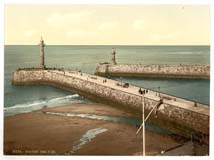 YKS_Whitby_10380_the_pier_Yorkshire