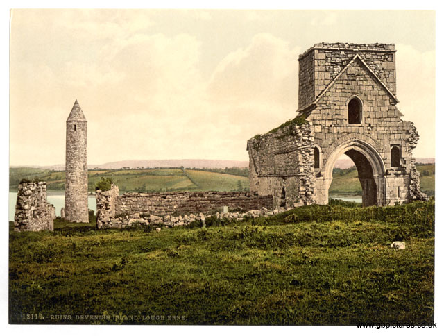 FER_Lough_Erne_12116_Devenish_Island_Ruins_Co_Fermanagh
