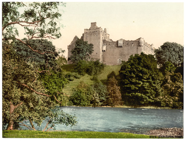 PER_Doune_13026_Castle_from_the_Teith