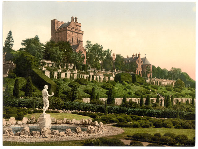 PER_Muthill_13035_Drummond_Castle_from_SW