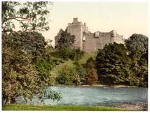 PER_Doune_13026_Castle_from_the_Teith