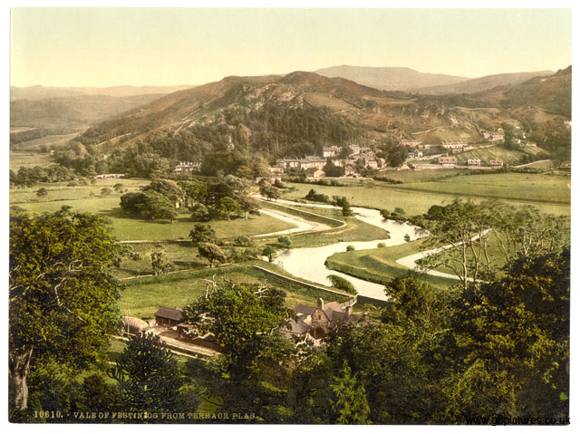 MER_Ffestiniog_10610_Vale_of_Festiniog_from_terrace_plas